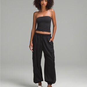 NWT - LULULEMON - LIGHTWEIGHT ADJUSTABLE MR CARGO PANT - SMALL